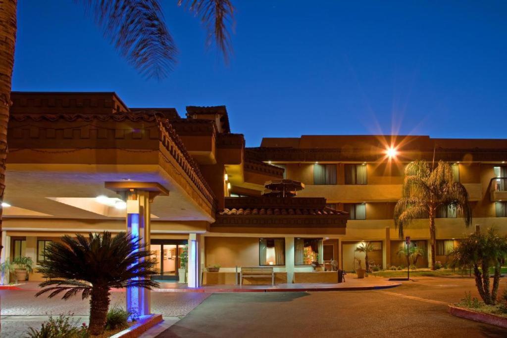 Hotel Xola Moreno Valley Bagian luar foto